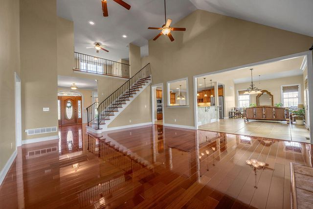 108 Stirling Lane, Versailles, KY 40383