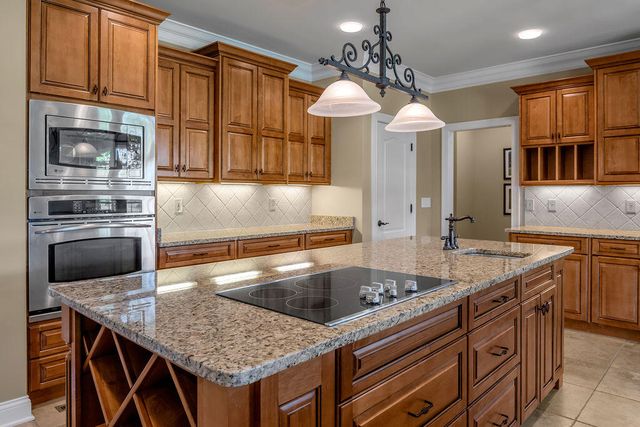 108 Stirling Lane, Versailles, KY 40383
