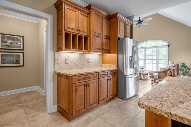 108 Stirling Lane, Versailles, KY 40383