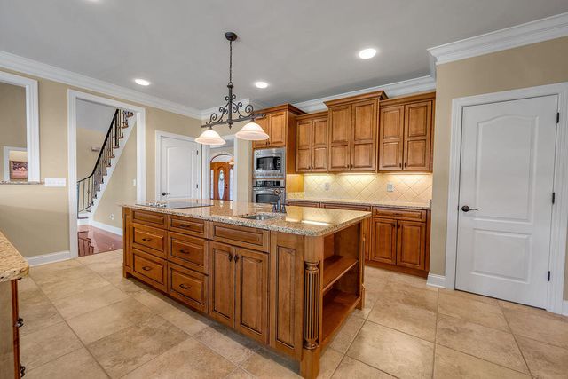 108 Stirling Lane, Versailles, KY 40383