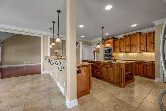 108 Stirling Lane, Versailles, KY 40383