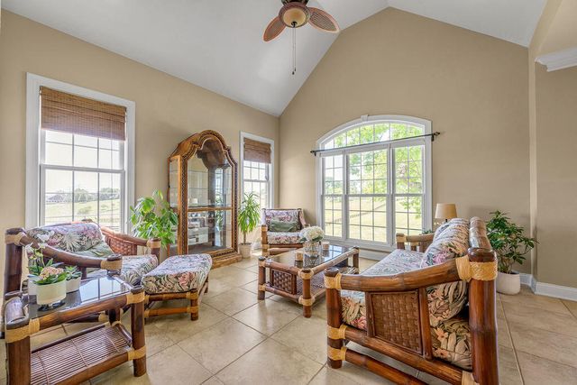 108 Stirling Lane, Versailles, KY 40383