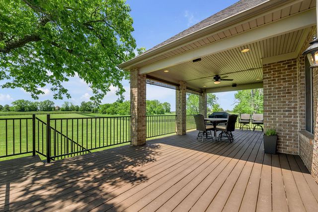 108 Stirling Lane, Versailles, KY 40383