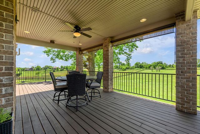 108 Stirling Lane, Versailles, KY 40383