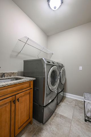 108 Stirling Lane, Versailles, KY 40383