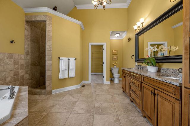 108 Stirling Lane, Versailles, KY 40383