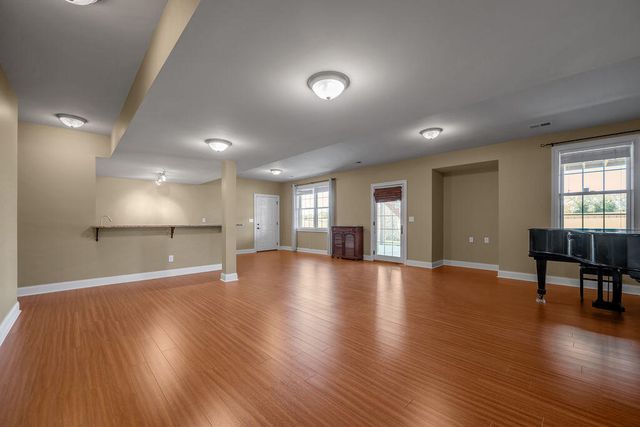 108 Stirling Lane, Versailles, KY 40383