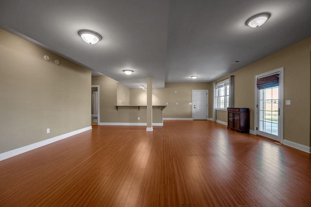 108 Stirling Lane, Versailles, KY 40383