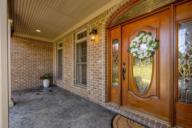 108 Stirling Lane, Versailles, KY 40383