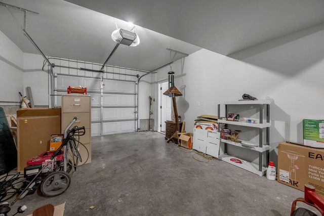 108 Stirling Lane, Versailles, KY 40383