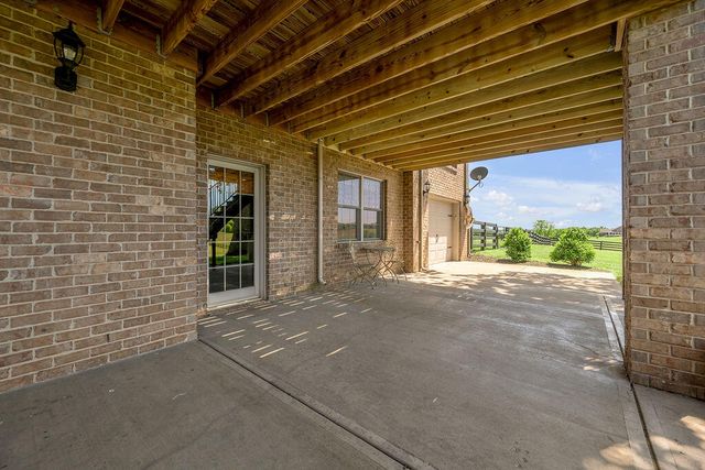 108 Stirling Lane, Versailles, KY 40383
