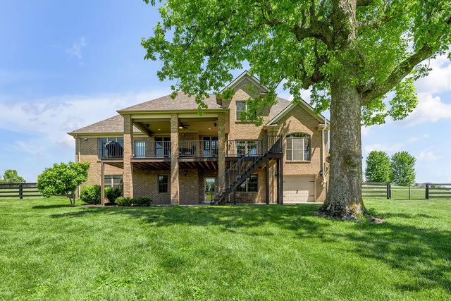108 Stirling Lane, Versailles, KY 40383