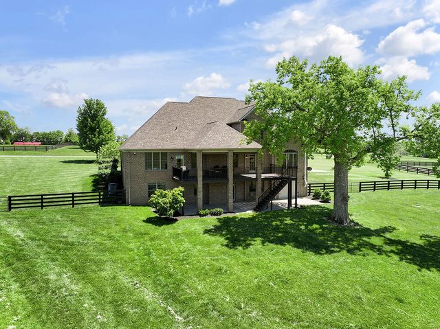 108 Stirling Lane, Versailles, KY 40383