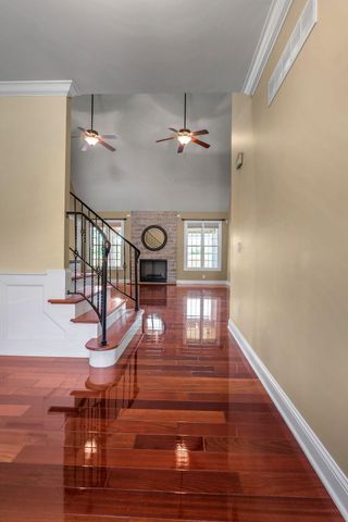 108 Stirling Lane, Versailles, KY 40383