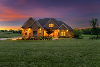 108 Stirling Lane, Versailles, KY 40383