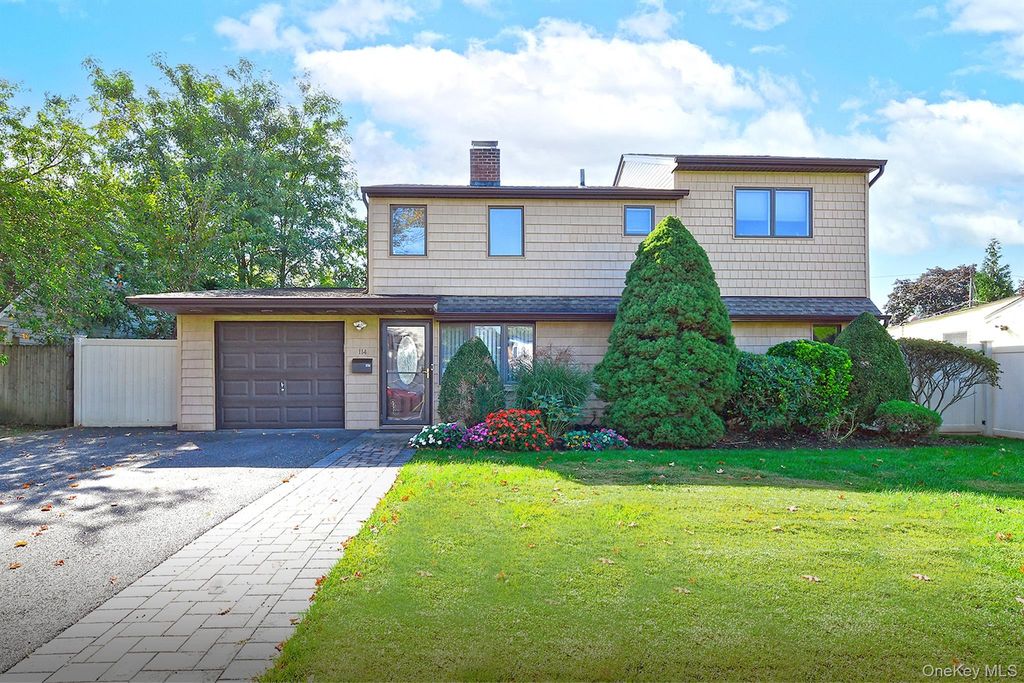 114 Twig Lane, Levittown, NY 11756