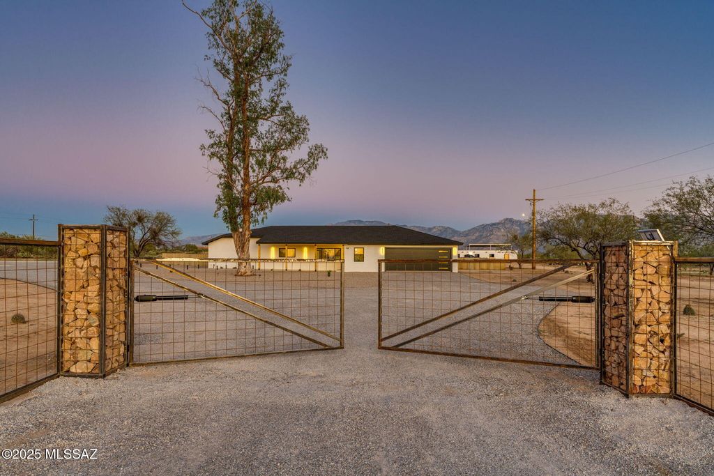 12450 N La Cholla Boulevard, Tucson, AZ 85755