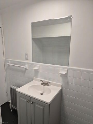 95 Farragut Rd, North Plainfield Boro, NJ 07062