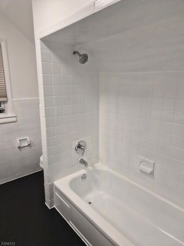 95 Farragut Rd, North Plainfield Boro, NJ 07062