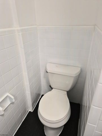 95 Farragut Rd, North Plainfield Boro, NJ 07062