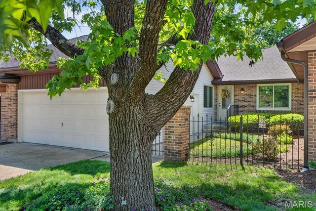 1262 Coral Bells Court, St Louis, MO 63146