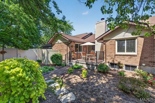 1262 Coral Bells Court, St Louis, MO 63146