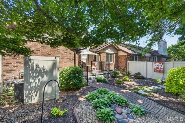 1262 Coral Bells Court, St Louis, MO 63146