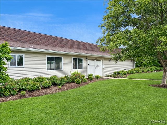 1262 Coral Bells Court, St Louis, MO 63146