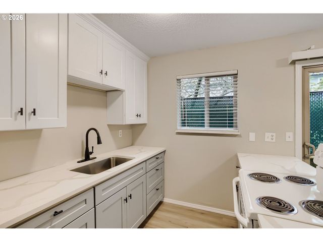 7555 N PORTSMOUTH Ave, Portland, OR 97203