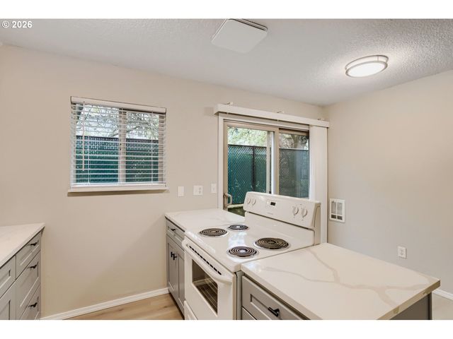 7555 N PORTSMOUTH Ave, Portland, OR 97203