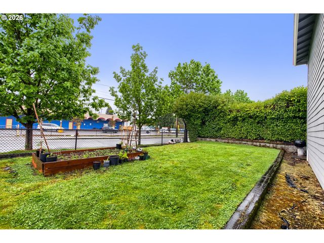 7555 N PORTSMOUTH Ave, Portland, OR 97203