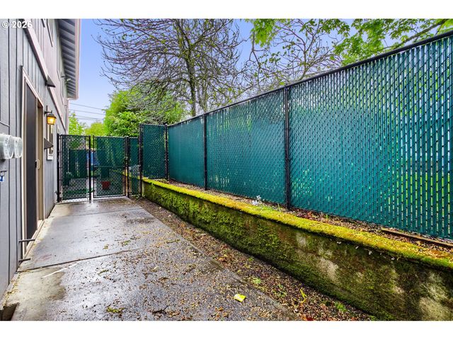7555 N PORTSMOUTH Ave, Portland, OR 97203