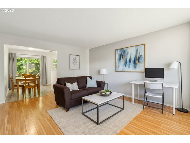 7555 N PORTSMOUTH Ave, Portland, OR 97203