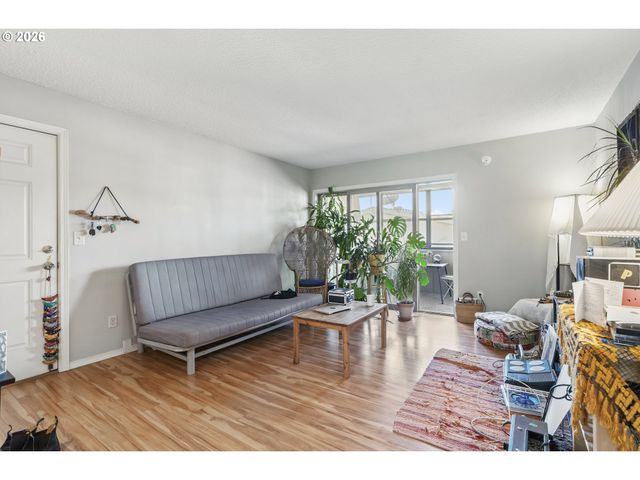 7555 N PORTSMOUTH Ave, Portland, OR 97203