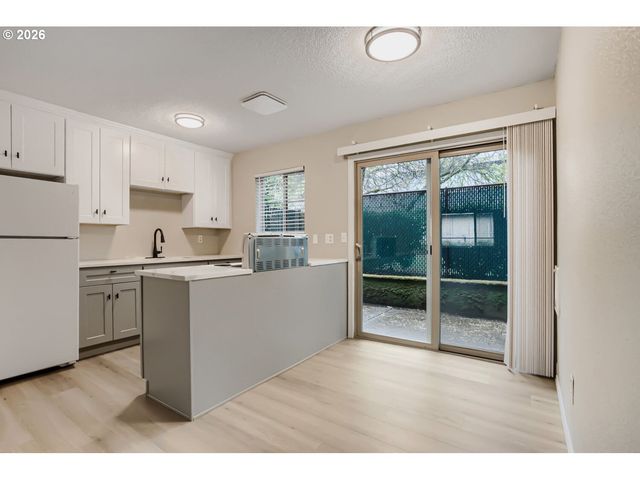 7555 N PORTSMOUTH Ave, Portland, OR 97203