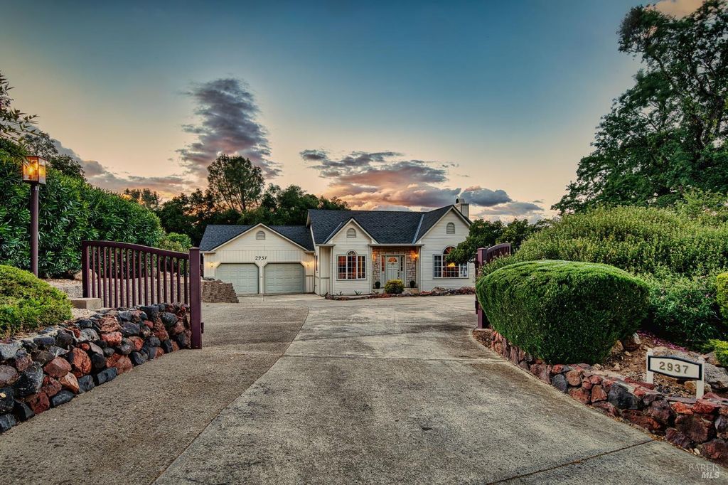2937 Crystal Dr, Kelseyville, CA 95451