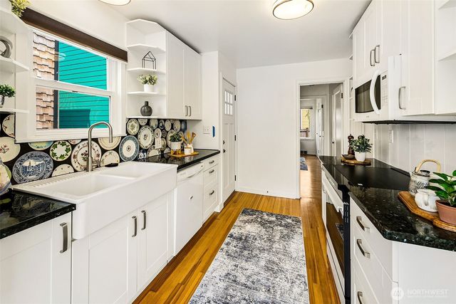 8215 4th Avenue NE, Seattle, WA 98115