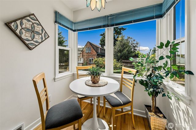 8215 4th Avenue NE, Seattle, WA 98115