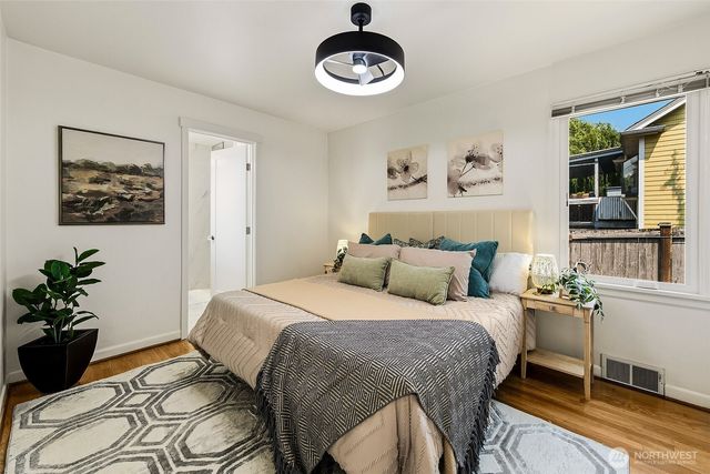 8215 4th Avenue NE, Seattle, WA 98115