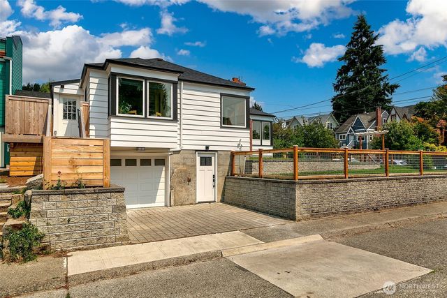 8215 4th Avenue NE, Seattle, WA 98115
