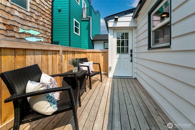 8215 4th Avenue NE, Seattle, WA 98115