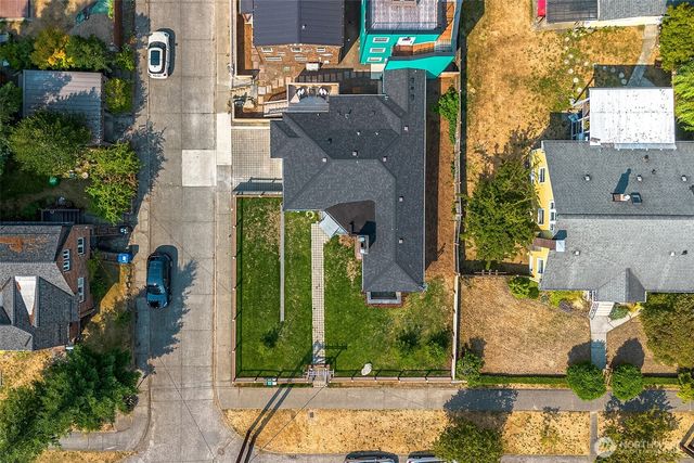 8215 4th Avenue NE, Seattle, WA 98115