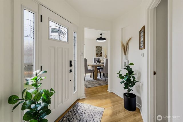 8215 4th Avenue NE, Seattle, WA 98115