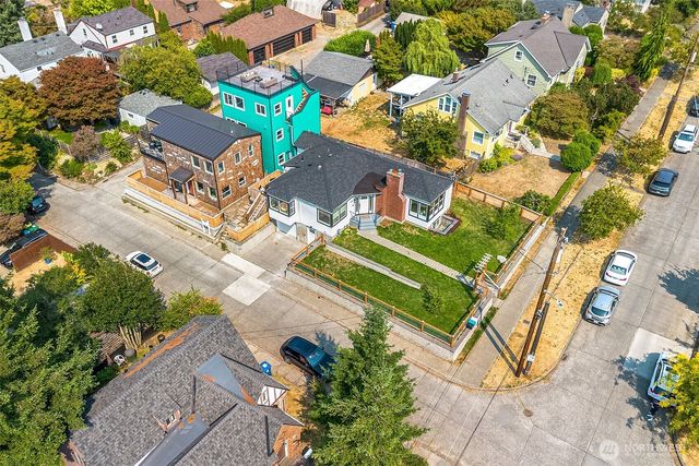 8215 4th Avenue NE, Seattle, WA 98115