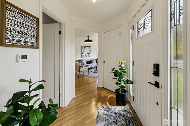 8215 4th Avenue NE, Seattle, WA 98115