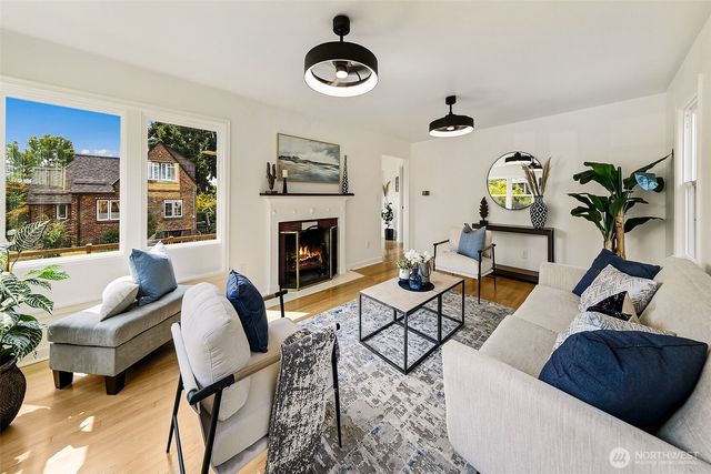 8215 4th Avenue NE, Seattle, WA 98115