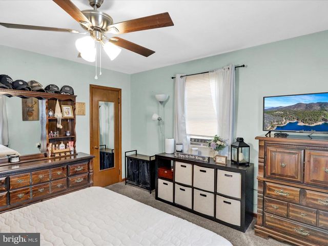 235 W RACE ST, Fleetwood, PA 19522