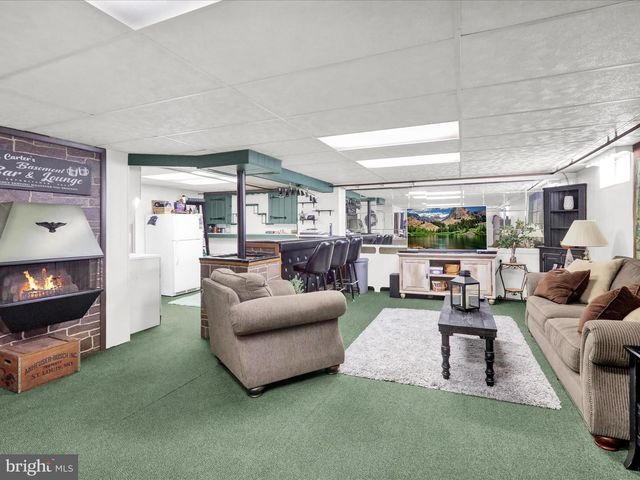 235 W RACE ST, Fleetwood, PA 19522