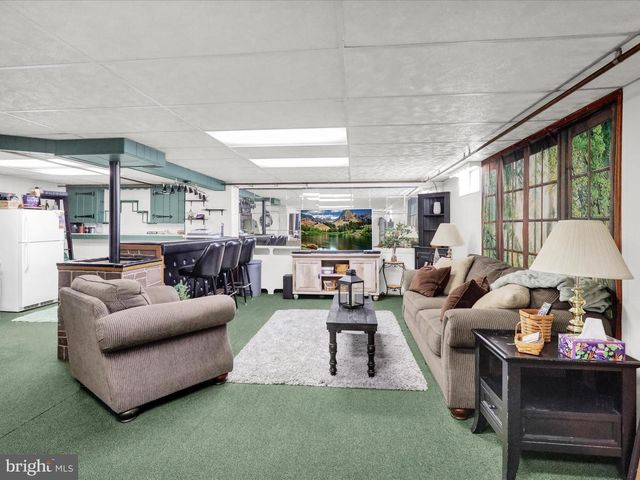 235 W RACE ST, Fleetwood, PA 19522