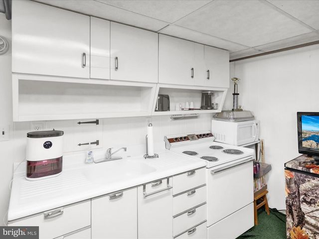 235 W RACE ST, Fleetwood, PA 19522